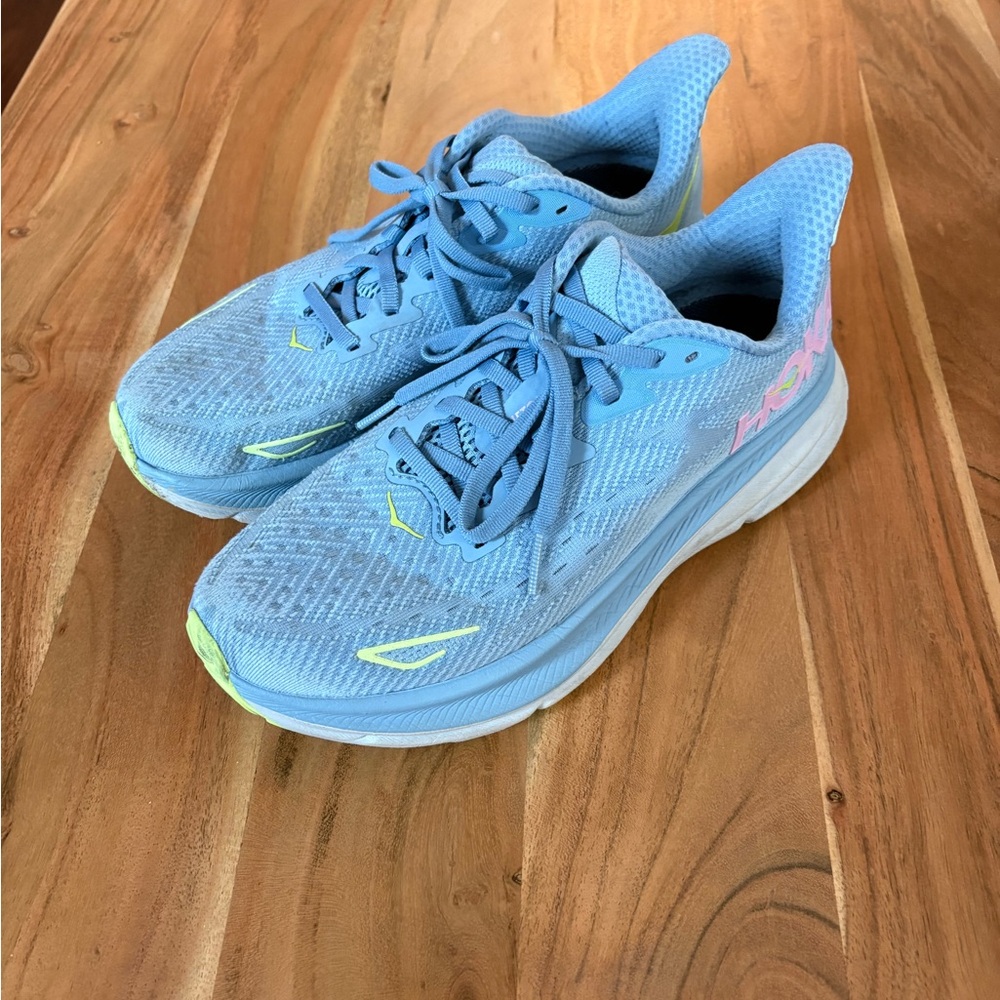 HOKA Clifton 9 in Dusk-Pink Twilight